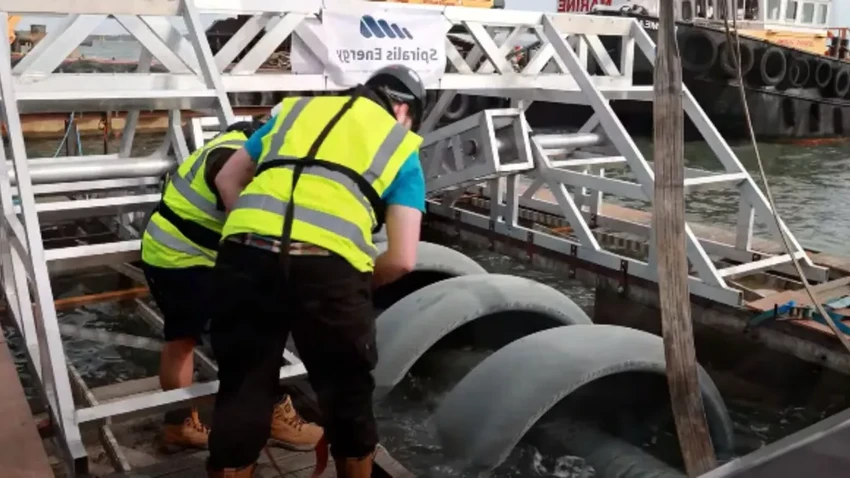 Приливной генератор из переработанного пластика тестируют в Ла-Манше