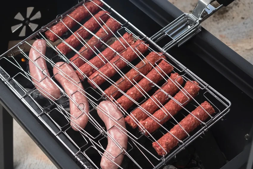 4 способа легко отмыть решетку и шампуры для шашлыка после пикника