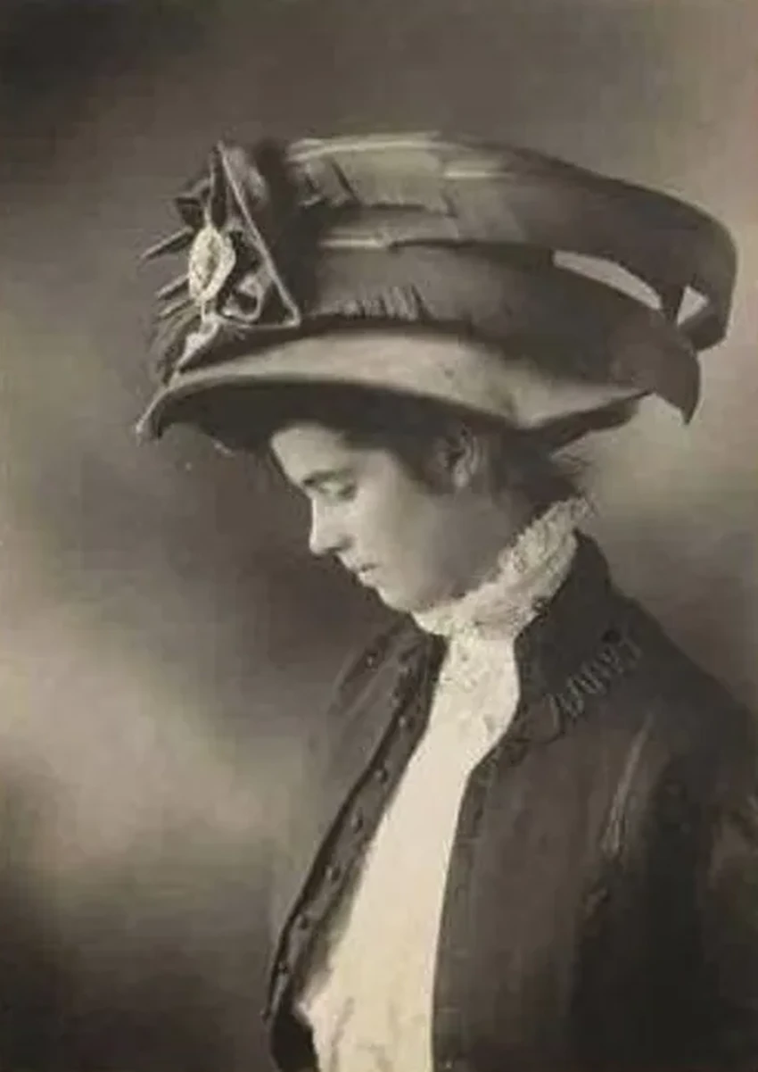 «Спящая красавица из Тервилла»: реальная история девушки, проспавшей 9 лет