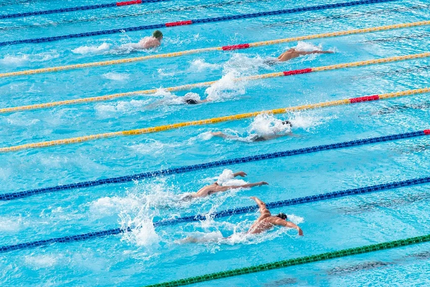 Каждый четвёртый взрослый не ездит на велосипеде, 28% не умеют плавать