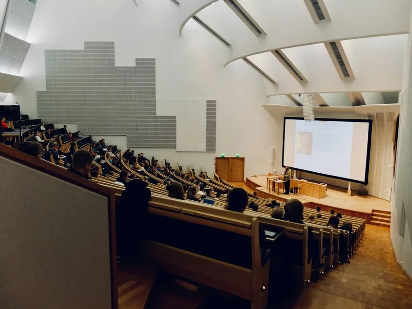 Центральный университет запускает стипендии от Авито для будущих айти-звёзд