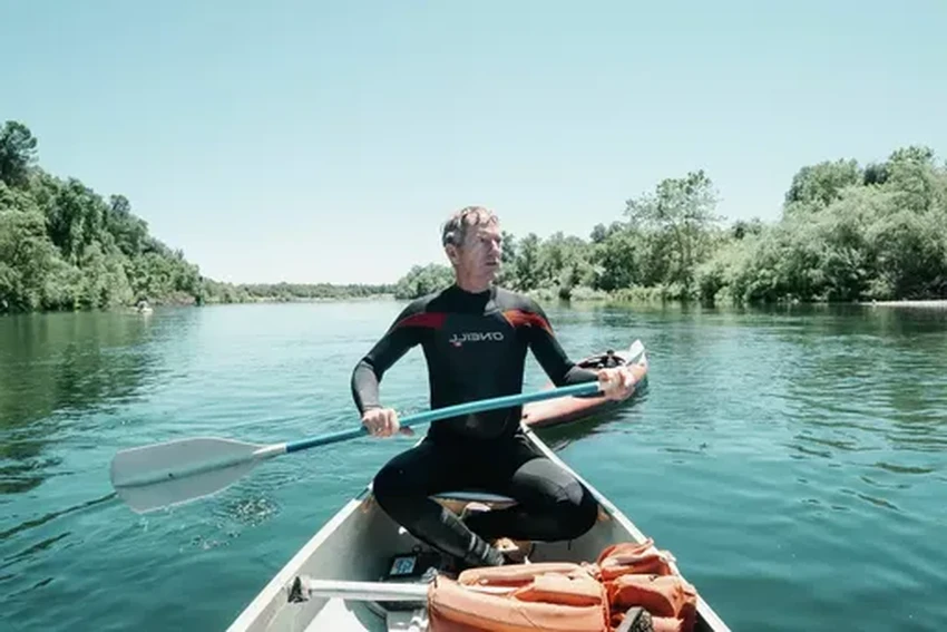 Герой реки: как дайвер возвращает людям утопленные телефоны и протезы