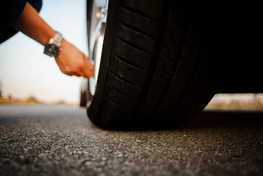 Электромобили стирают шины на 30% быстрее: новая экологическая проблема