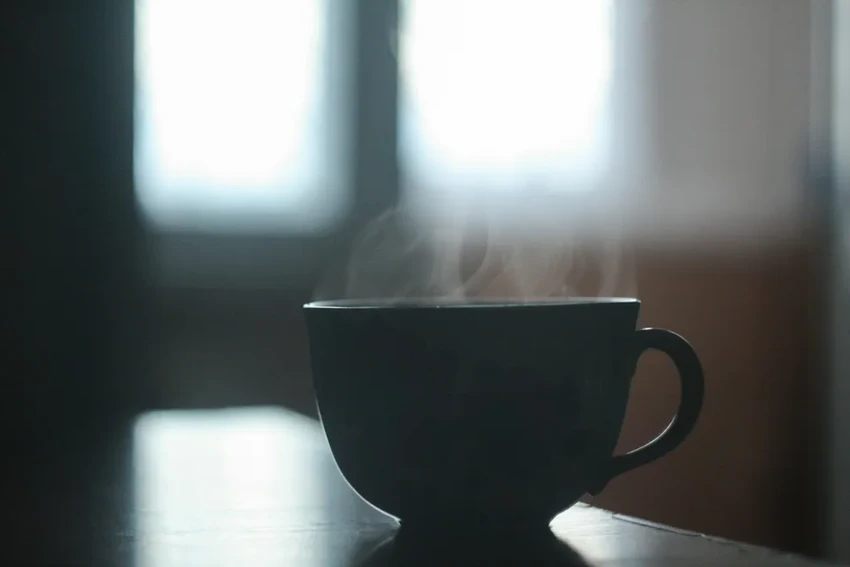 Зачем пить теплую воду утром: секрет здоровья из китайской традиции