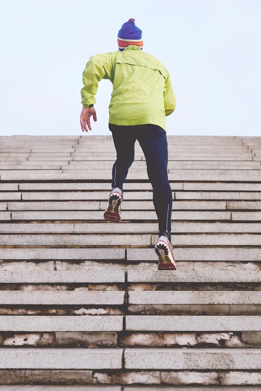 Шаги или минуты активности: что эффективнее для долгой жизни?