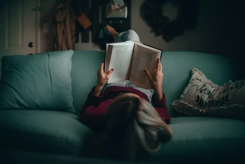 Чтение книг продлевает жизнь: 5 научных фактов о пользе для здоровья