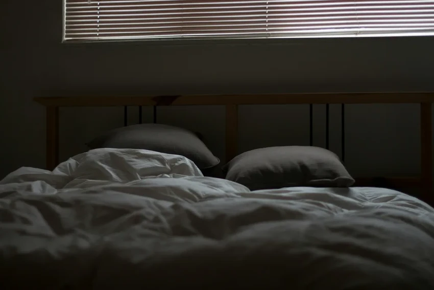 Жаркие ночи опасны для мозга: как высокая температура повышает риск инсульта