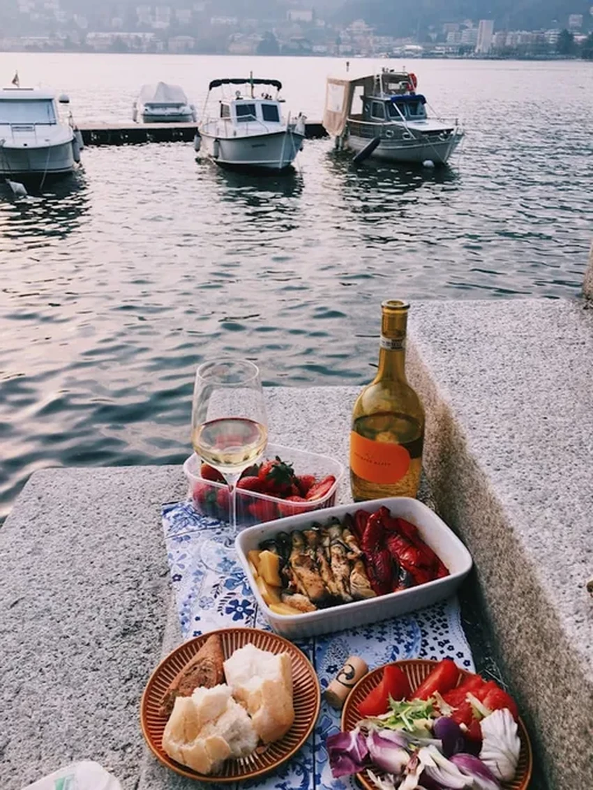 Любители вина радуются чаще: как напиток влияет на ощущение счастья