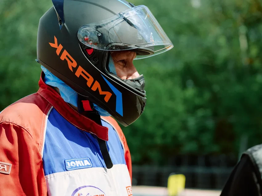 Личный опыт: как новый смартфон снимает гоночные болиды и макросъёмку