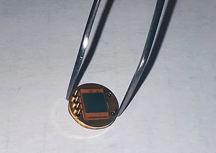 Российские ученые создали кристаллы для лазеров, детекторы для дронов и носители РНК