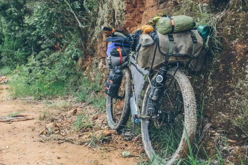 Забытый секрет: как воск делает вашу велосумку абсолютно водонепроницаемой