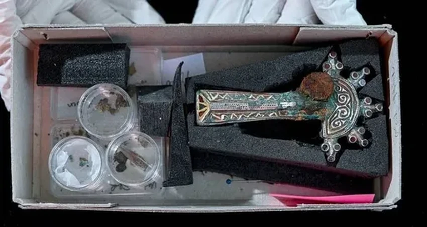 Тайна древней гробницы: шесть женщин и котел с прахом лорда