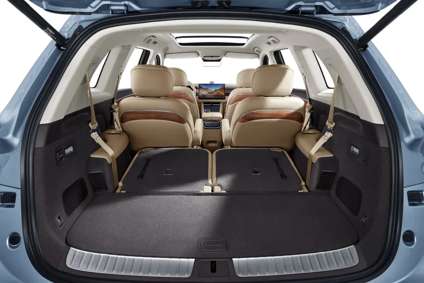 SERES дебютирует в России: гибридные кроссоверы M5 и M7 уже здесь