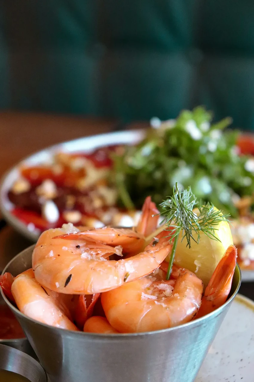 Креветки и лобстеры — источник токсичных химикатов? Новые данные