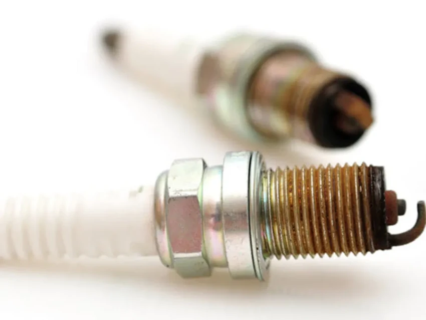 Как определить износ свечей зажигания на исправном двигателе: простые признаки