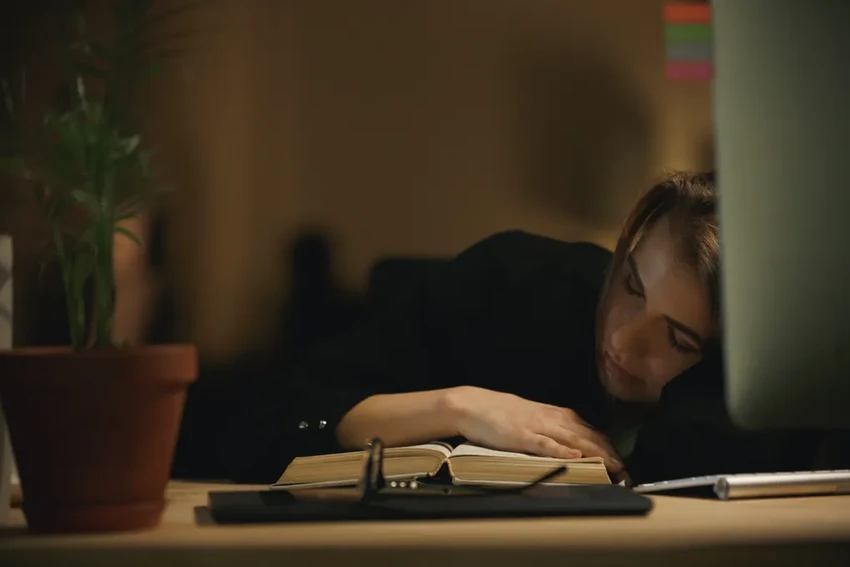 Ночные смены в молодости: чем опасен нестабильный график для здоровья после 50