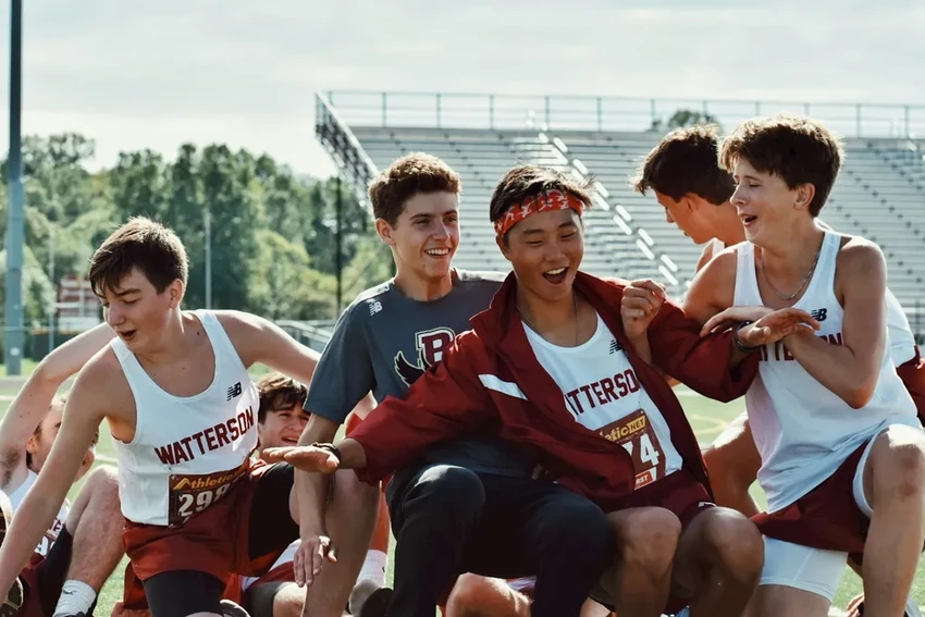 Почему от подростков пахнет потом, а от младенцев — молоком