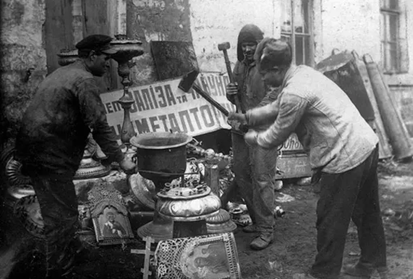 Как в СССР боролись с религией: история «опиума для народа»