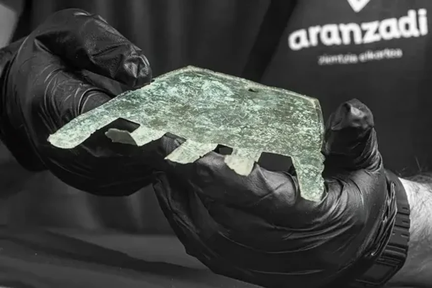 Бронзовая рука возрастом 2100 лет: что рассказал древний текст о баскском языке