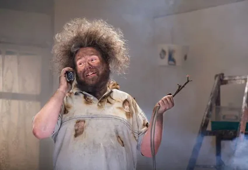 Оставить зарядку в розетке: это опасно или просто страшилка?