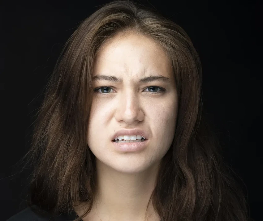 Культура формирует взгляд: как мозг учится читать эмоции на лицах