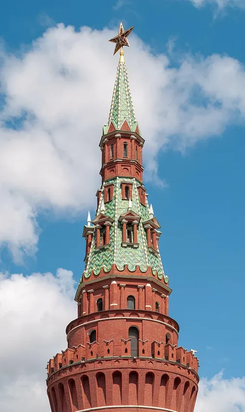 Рубиновые звёзды Кремля: история вечного огня на башнях
