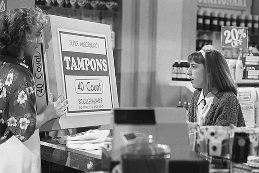 История женской гигиены: чем заменяли прокладки и тампоны раньше