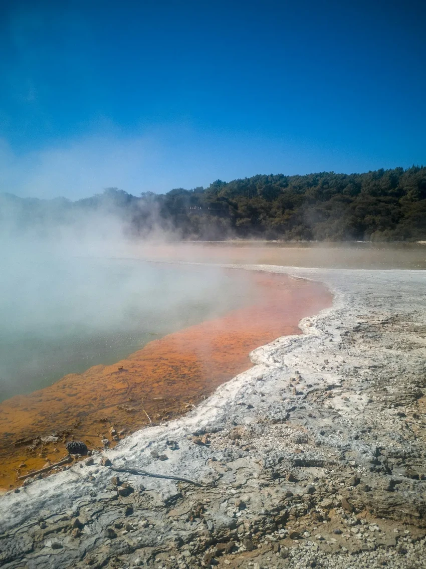Загадка озера Роторуа: почему его дно потеряло магнитные свойства
