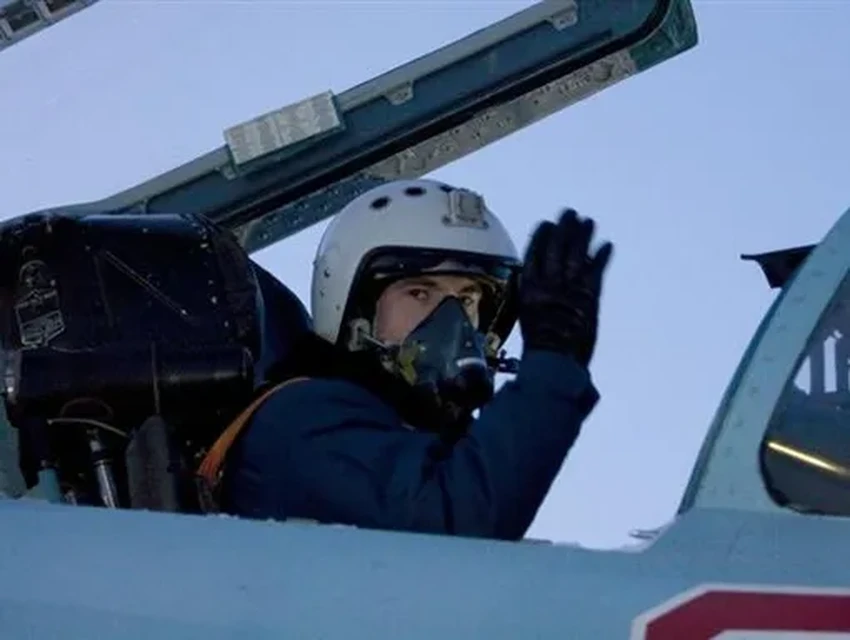 Перчатки пилотов: зачем они военным лётчикам и почему не нужны в гражданской авиации