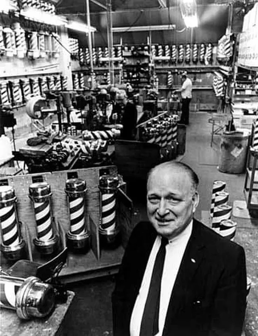 Красно-бело-синий столб у парикмахерской: мрачная история Barber’s Pole