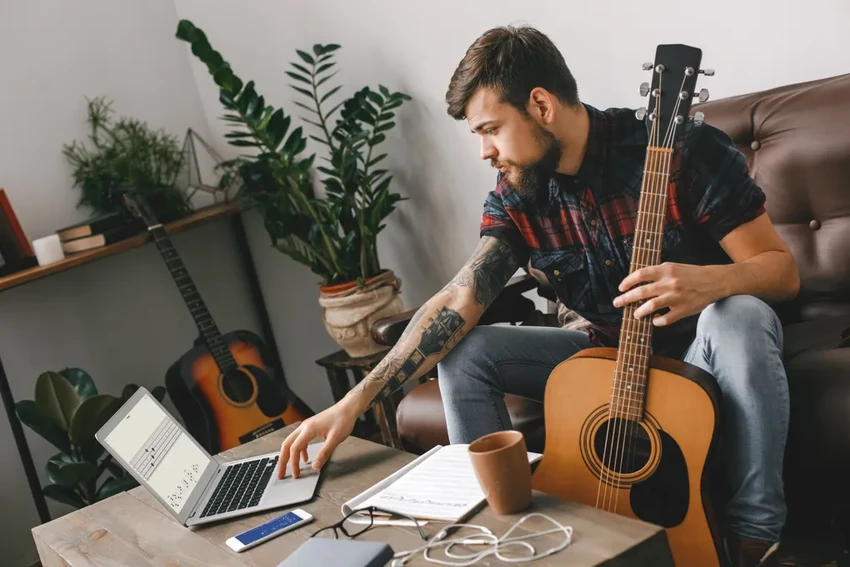 Гитара с нуля: как быстро играть песни и не заскучать