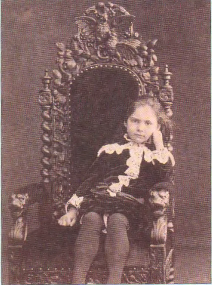 Трагическая судьба «Девочки с персиками»: настоящая жизнь Веры Мамонтовой