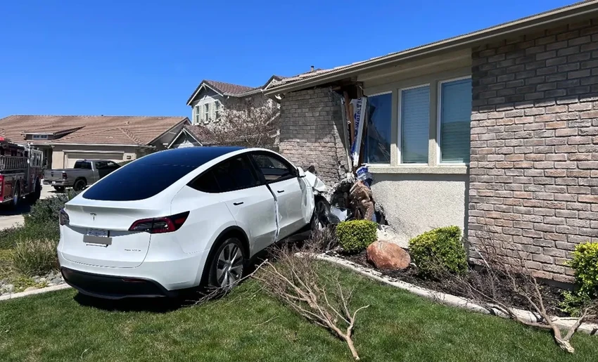 Исследование: владельцы Tesla чаще всего попадают в ДТП по страховой статистике