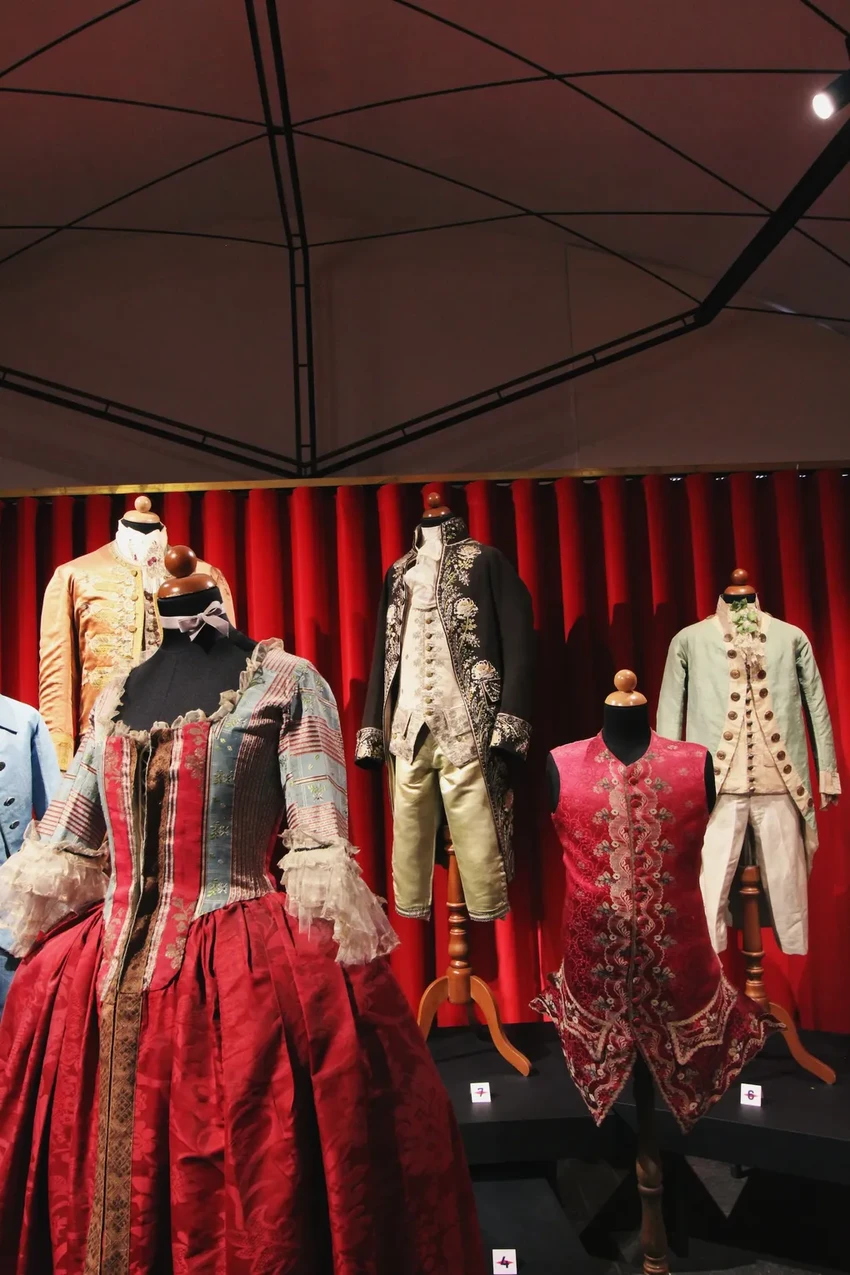 Как справлялись с запахом пота дамы прошлого в пышных платьях