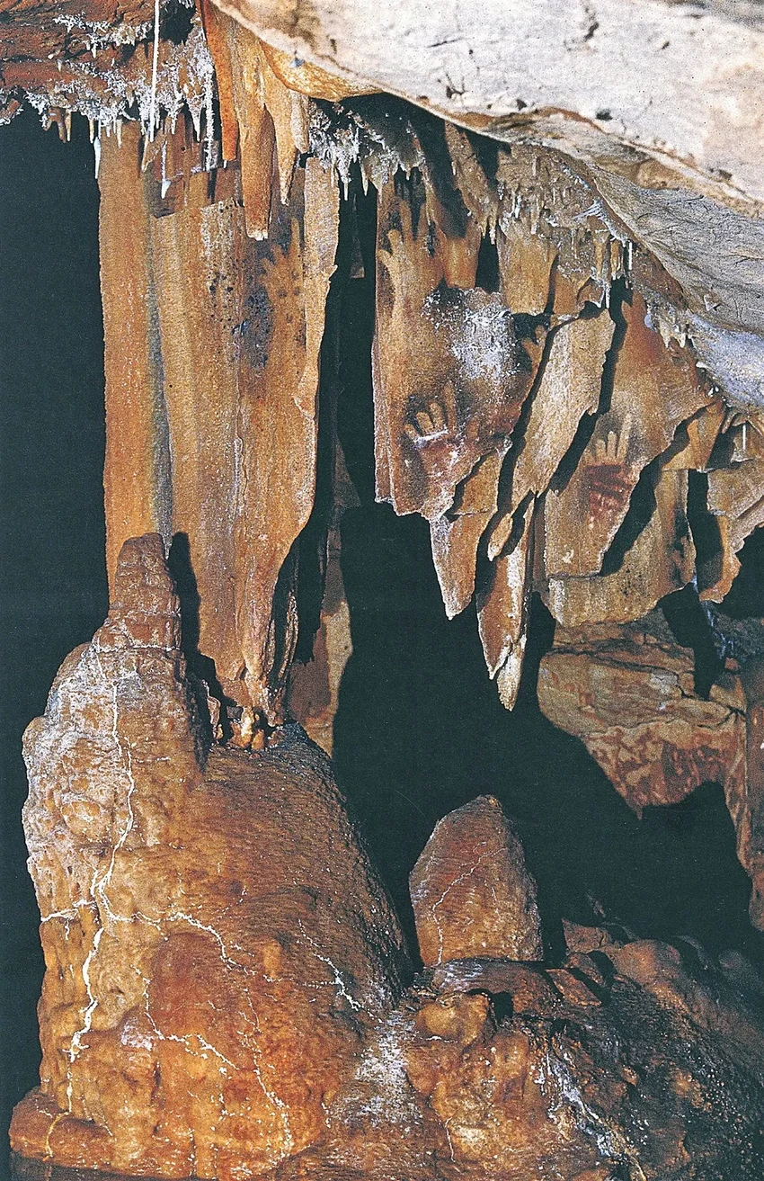 Почему на древних наскальных отпечатках рук часто не хватает пальцев?