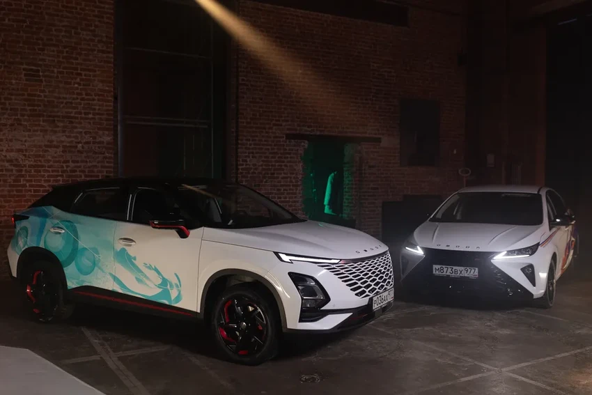 Автомобили Omoda на льду: бренд открыл зону на главном катке в Парке Горького