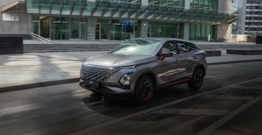 Omoda C5 Black Diamond: фастбэк-кроссовер в радикально чёрном исполнении