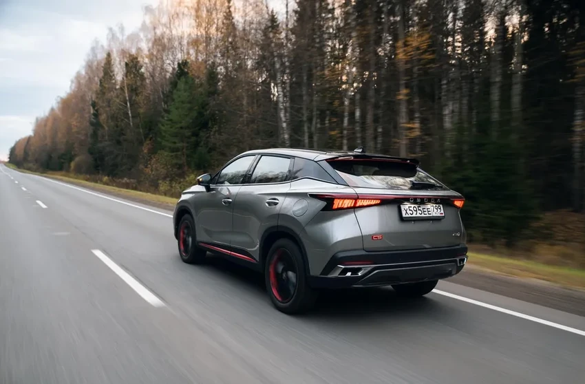 Тест-драйв Omoda C5: стал ли полный привод для модного кроссовера?