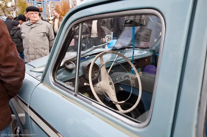 Как водили деды: 4 неожиданные особенности старых «Москвичей» и «Волг»