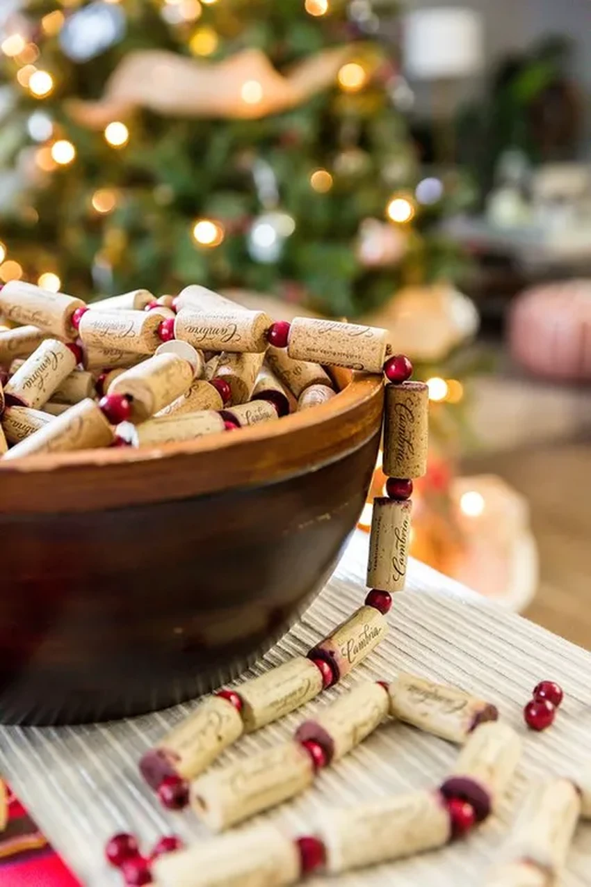 Идеи для декора: что сделать из винных пробок на Новый год своими руками