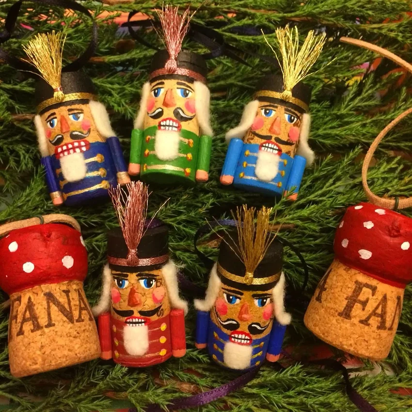 Идеи для декора: что сделать из винных пробок на Новый год своими руками