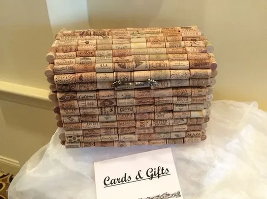 Идеи для декора: что сделать из винных пробок на Новый год своими руками