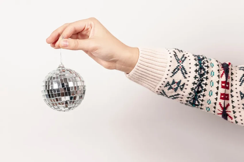 Старые игрушки к Новому году: 5 творческих идей обновления без затрат