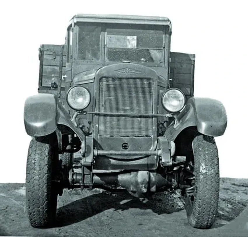 Почему в СССР выбрали полугусеничные вездеходы? История ЗиС-32 и ЗиС-42