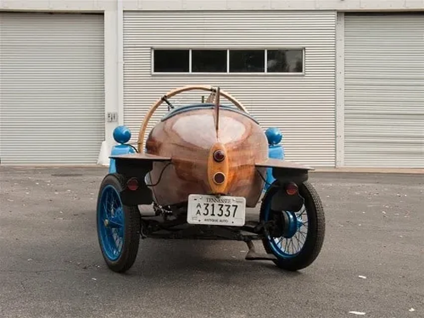 Helicron: почему автомобиль с пропеллером 1932 года разрешили ездить по дорогам?