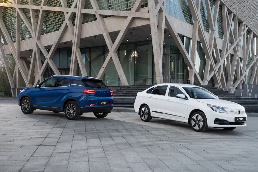 Что быстрее: речной трамвай или электрокар? Необычная гонка по Москве