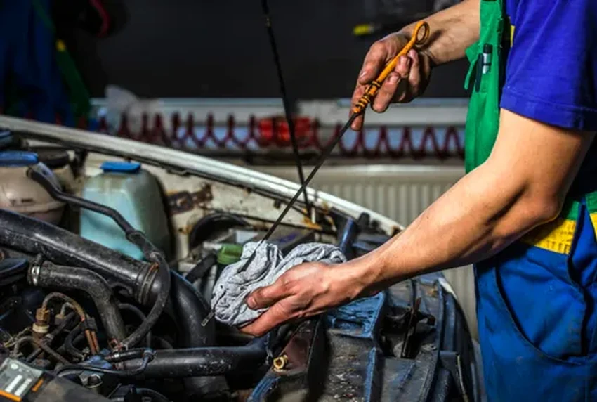 Нужно ли заливать зимнее масло: готовим двигатель к морозам правильно