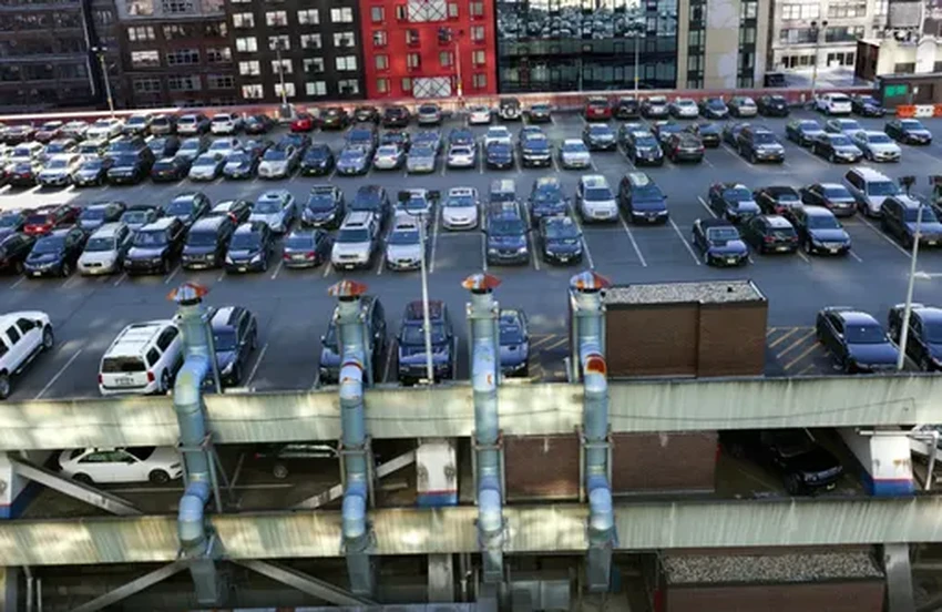 Как найти парковку в центре города: рабочие лайфхаки и приложения