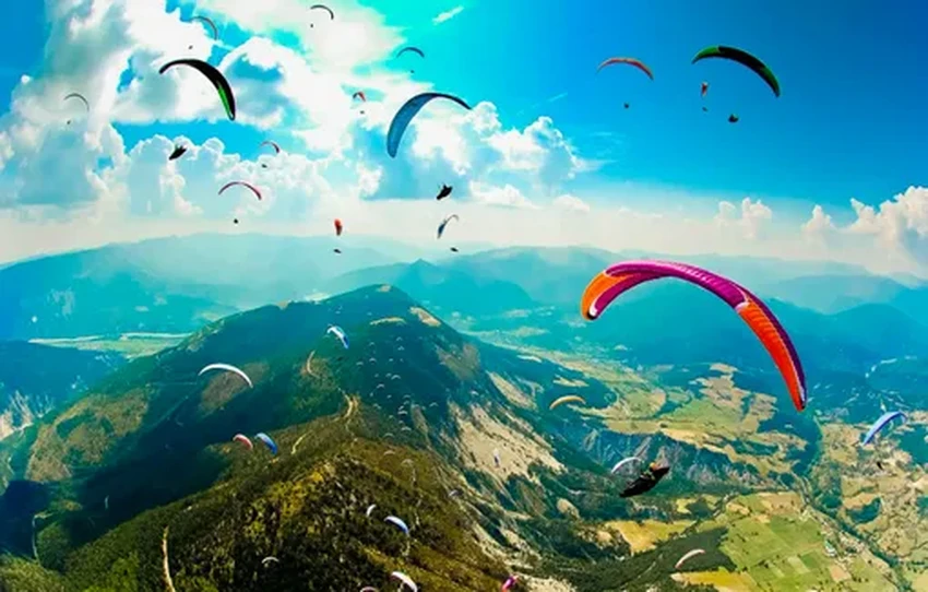 Как летает параплан: аэродинамика мягкого крыла и секреты парения