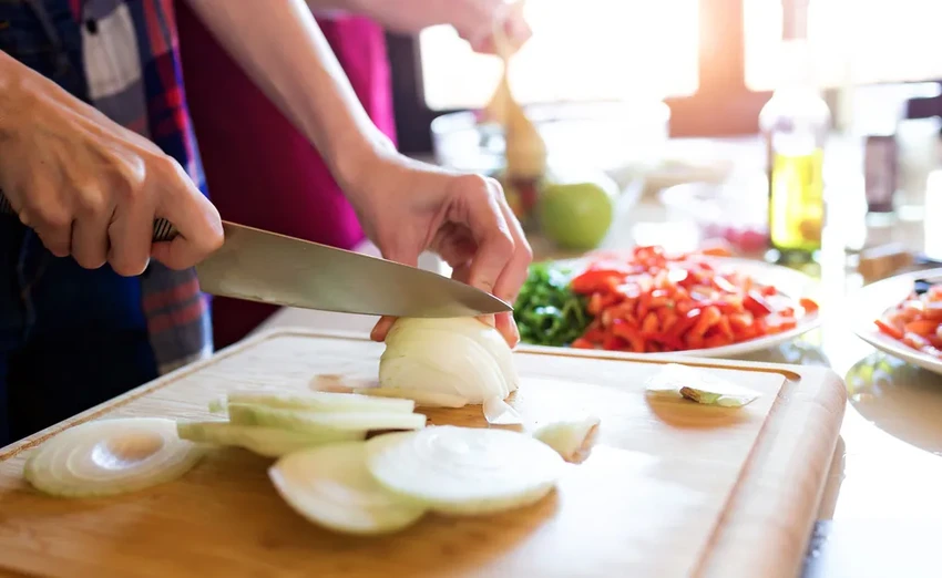 Чем убрать запах краски после ремонта: 6 работающих способов